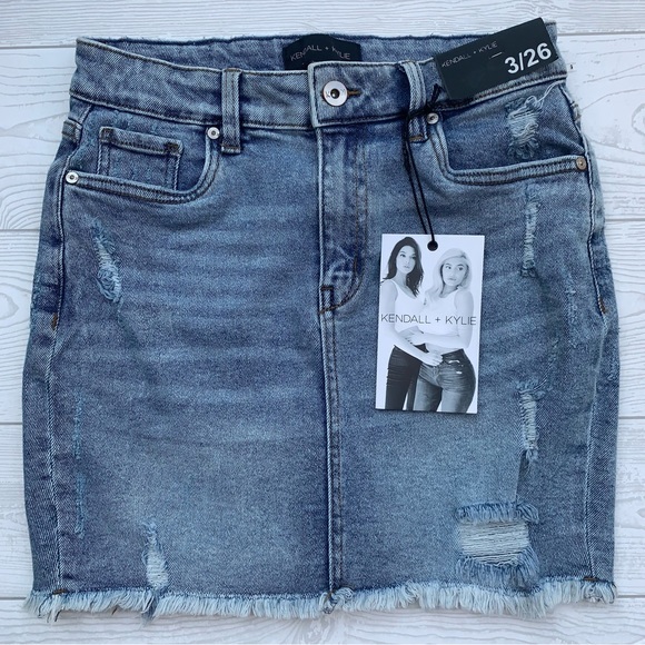 Kendall & Kylie Dresses & Skirts - NWT KENDALL + KYLIE DENIM JEAN MINI SKIRT